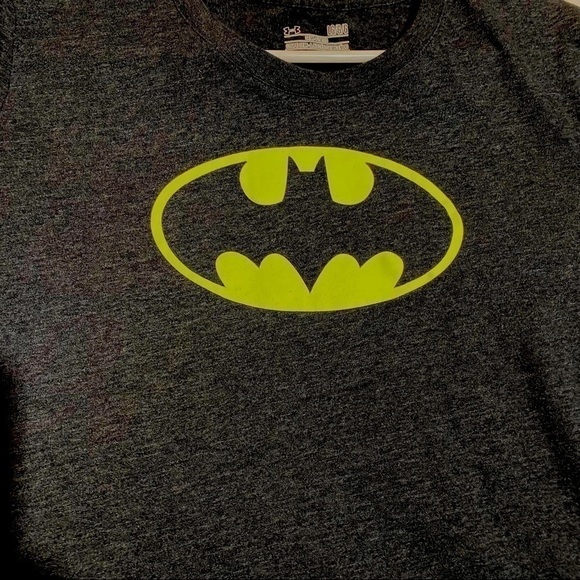 UNDER Armour Semi-Fitted Batman Marvel HeatGear Dark Gray T-Shirt Size Large EUC - Picture 3 of 5